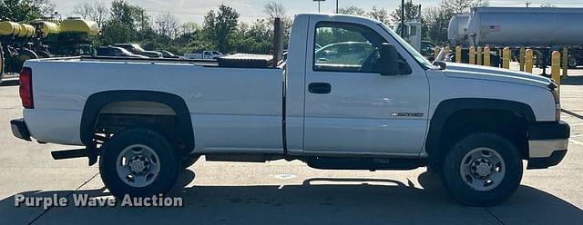 Image of Chevrolet 2500HD equipment image 3