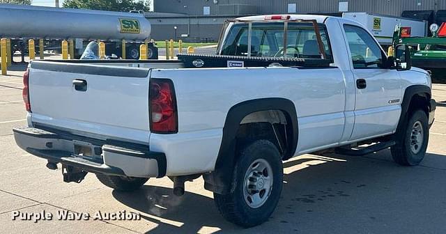 Image of Chevrolet 2500HD equipment image 4