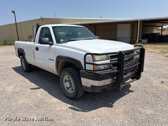 Image of Chevrolet 2500HD equipment image 2