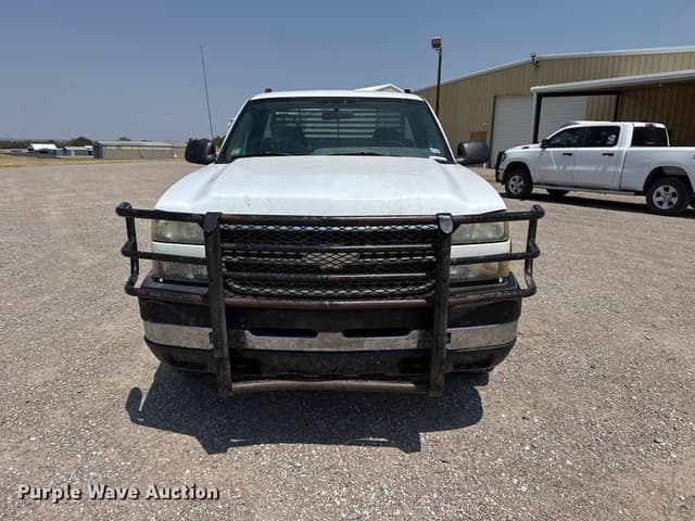 Image of Chevrolet 2500HD equipment image 1