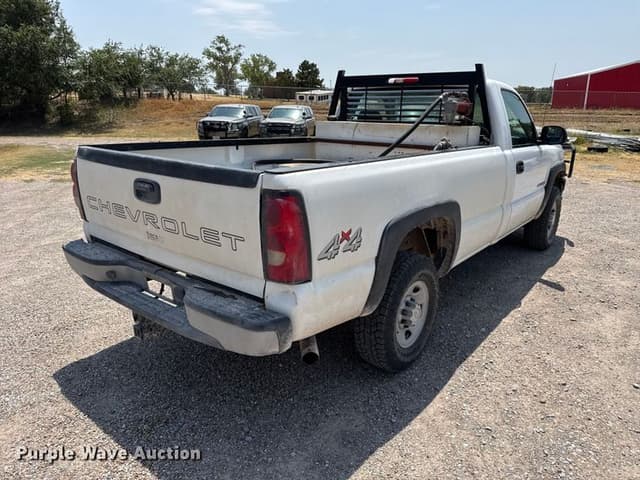Image of Chevrolet 2500HD equipment image 4