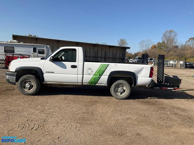 Image of Chevrolet 2500HD equipment image 1