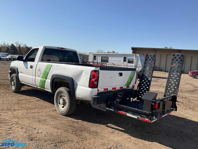 Image of Chevrolet 2500HD equipment image 2