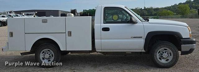 Image of Chevrolet 2500HD equipment image 3