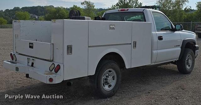 Image of Chevrolet 2500HD equipment image 4
