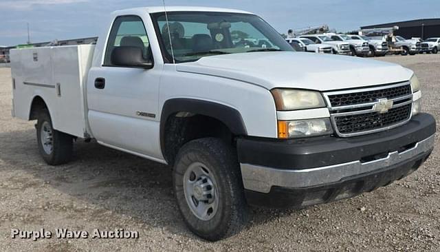 Image of Chevrolet 2500HD equipment image 2