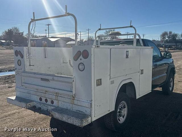 Image of Chevrolet 2500HD equipment image 4