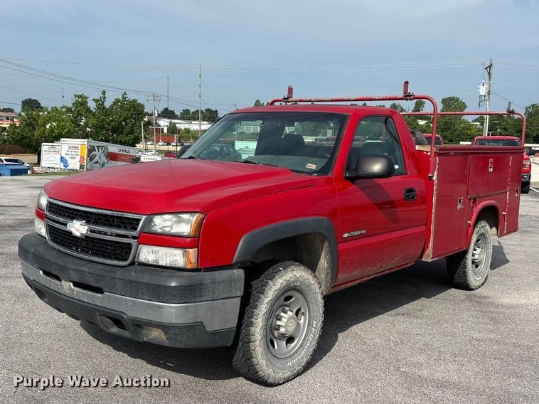 2006 Chevrolet 2500HD Equipment Image0