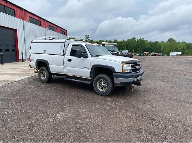 Image of Chevrolet 3500 equipment image 2