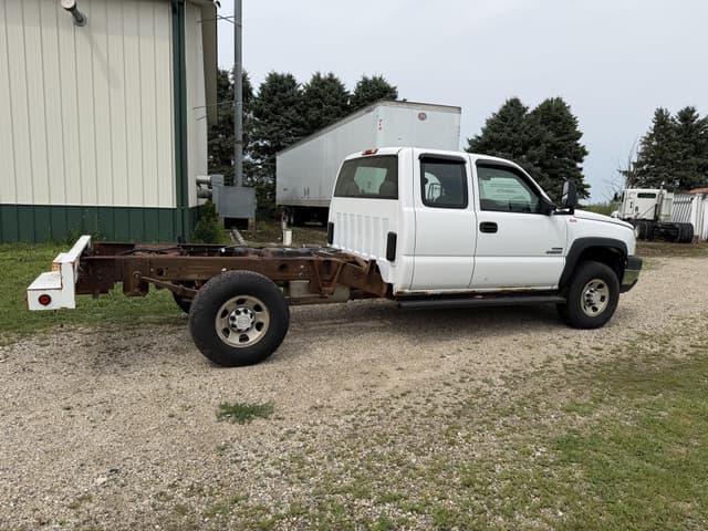Image of Chevrolet 3500 equipment image 2