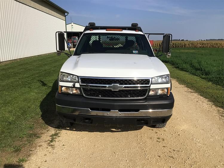 2006 Chevrolet 3500 Equipment Image0