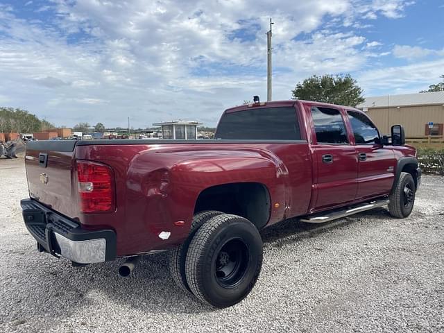 Image of Chevrolet 3500 equipment image 2