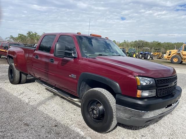 Image of Chevrolet 3500 equipment image 3