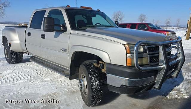 Image of Chevrolet 3500 equipment image 2