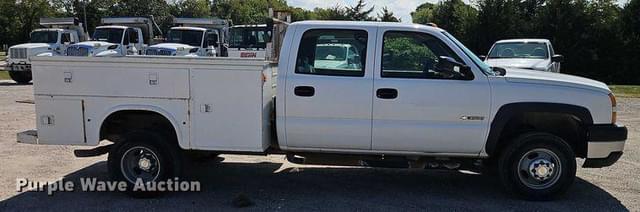 Image of Chevrolet 3500 equipment image 3