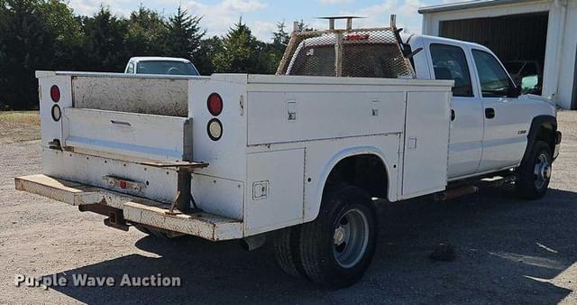 Image of Chevrolet 3500 equipment image 4