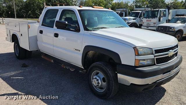 Image of Chevrolet 3500 equipment image 2