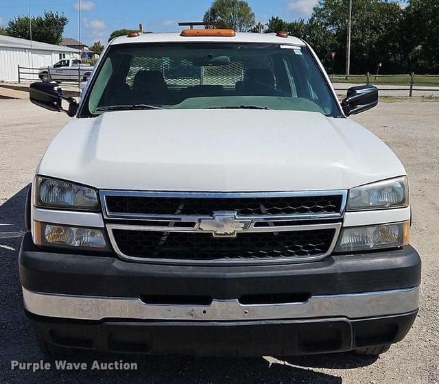 Image of Chevrolet 3500 equipment image 1