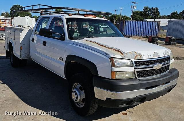 Image of Chevrolet 3500 equipment image 2