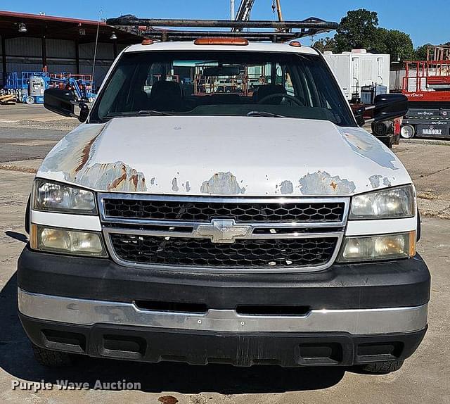 Image of Chevrolet 3500 equipment image 1