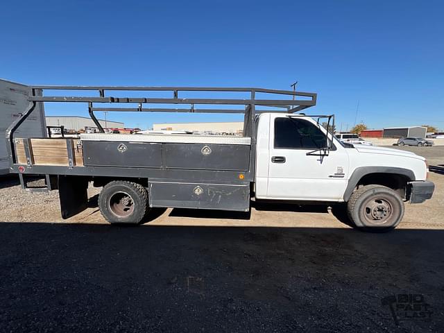 Image of Chevrolet 3500 equipment image 3