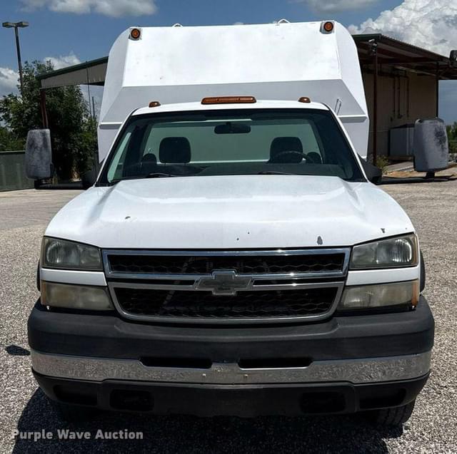 Image of Chevrolet 3500 equipment image 1
