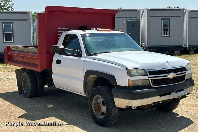 Image of Chevrolet 3500 equipment image 2