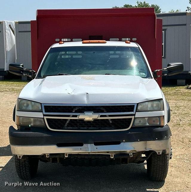 Image of Chevrolet 3500 equipment image 1
