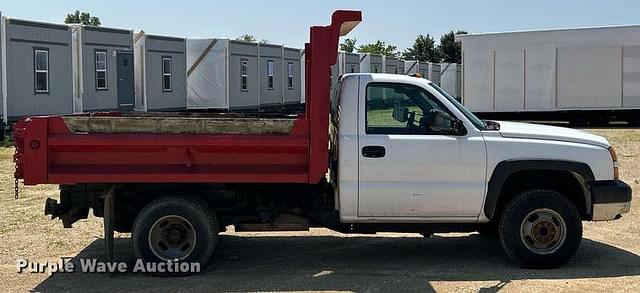 Image of Chevrolet 3500 equipment image 3