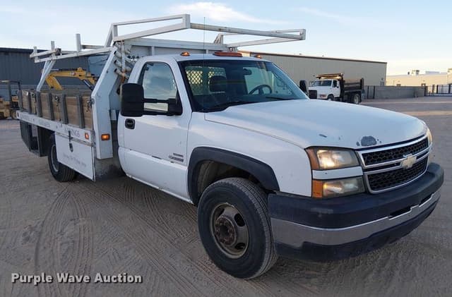 Image of Chevrolet 3500 equipment image 2