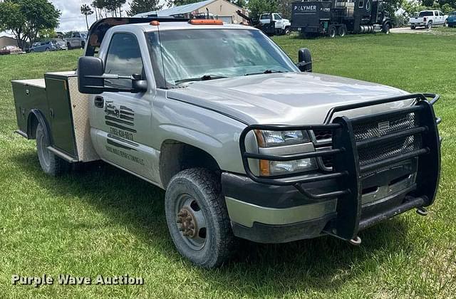 Image of Chevrolet 3500 equipment image 2