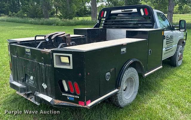 Image of Chevrolet 3500 equipment image 4