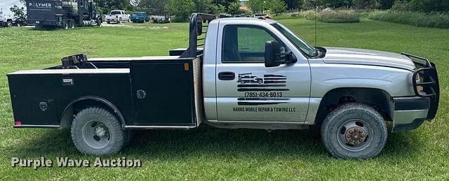 Image of Chevrolet 3500 equipment image 3