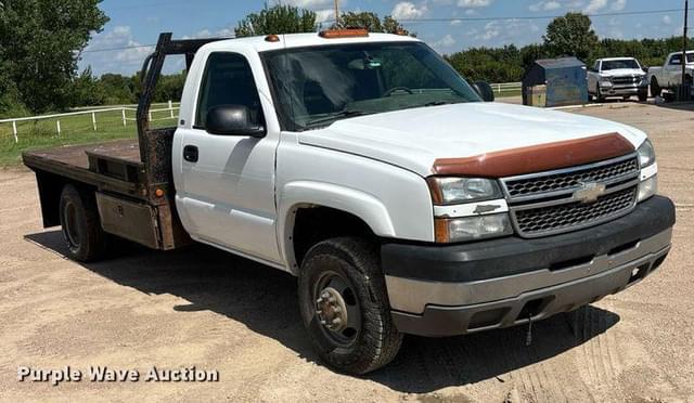 Image of Chevrolet 3500 equipment image 2