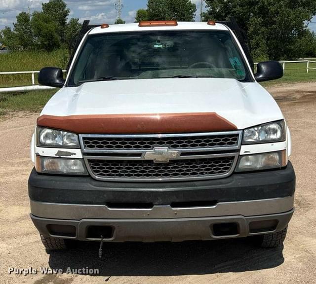 Image of Chevrolet 3500 equipment image 1