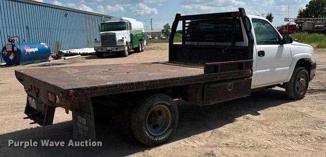 Image of Chevrolet 3500 equipment image 4