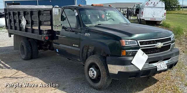 Image of Chevrolet 3500 equipment image 2