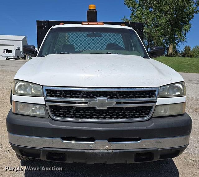 Image of Chevrolet 3500 equipment image 1