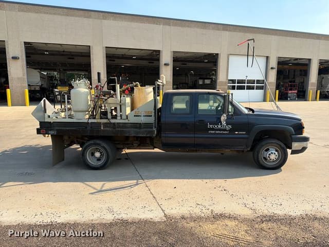 Image of Chevrolet 3500 equipment image 3