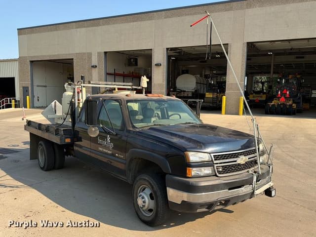 Image of Chevrolet 3500 equipment image 2