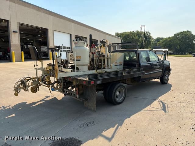 Image of Chevrolet 3500 equipment image 4