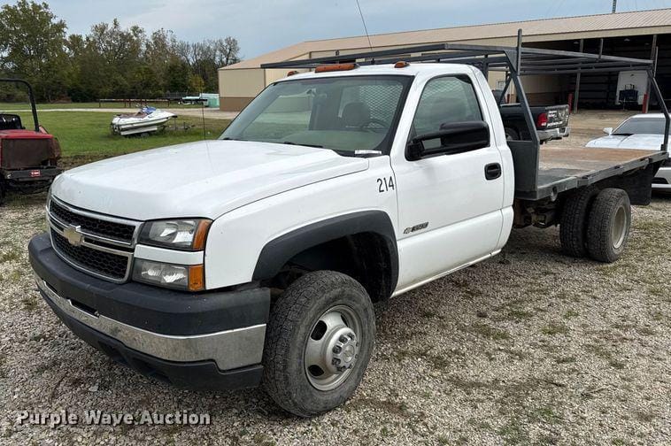 2006 Chevrolet 3500 Equipment Image0