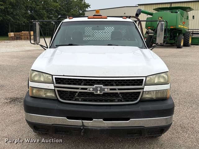 Image of Chevrolet 3500 equipment image 1