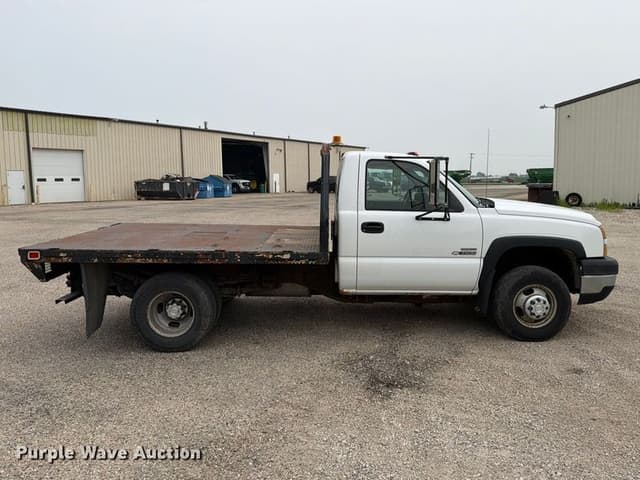 Image of Chevrolet 3500 equipment image 3
