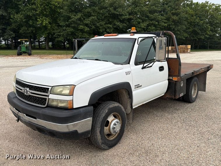 2006 Chevrolet 3500 Equipment Image0