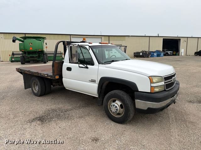 Image of Chevrolet 3500 equipment image 2