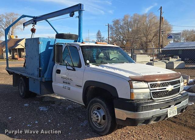 Image of Chevrolet 3500 equipment image 2