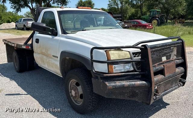 Image of Chevrolet 3500 equipment image 2