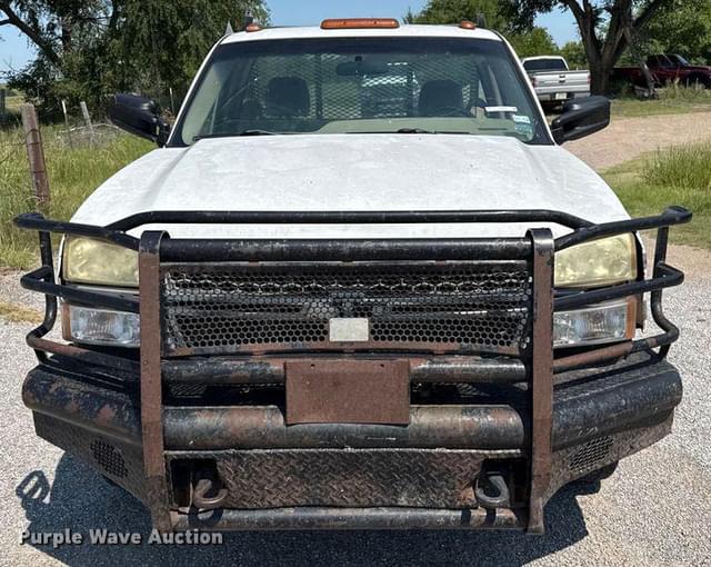 Image of Chevrolet 3500 equipment image 1