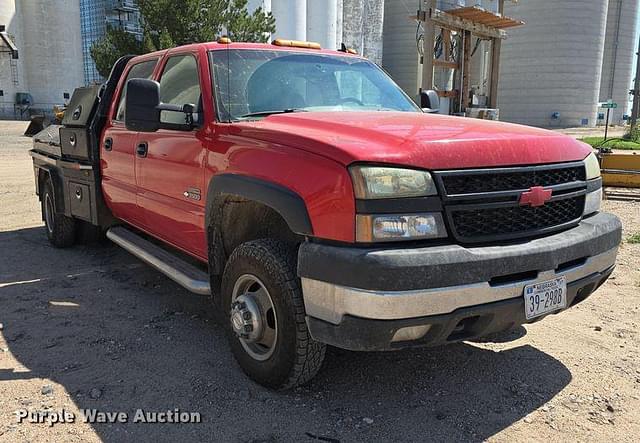 Image of Chevrolet 3500 equipment image 2